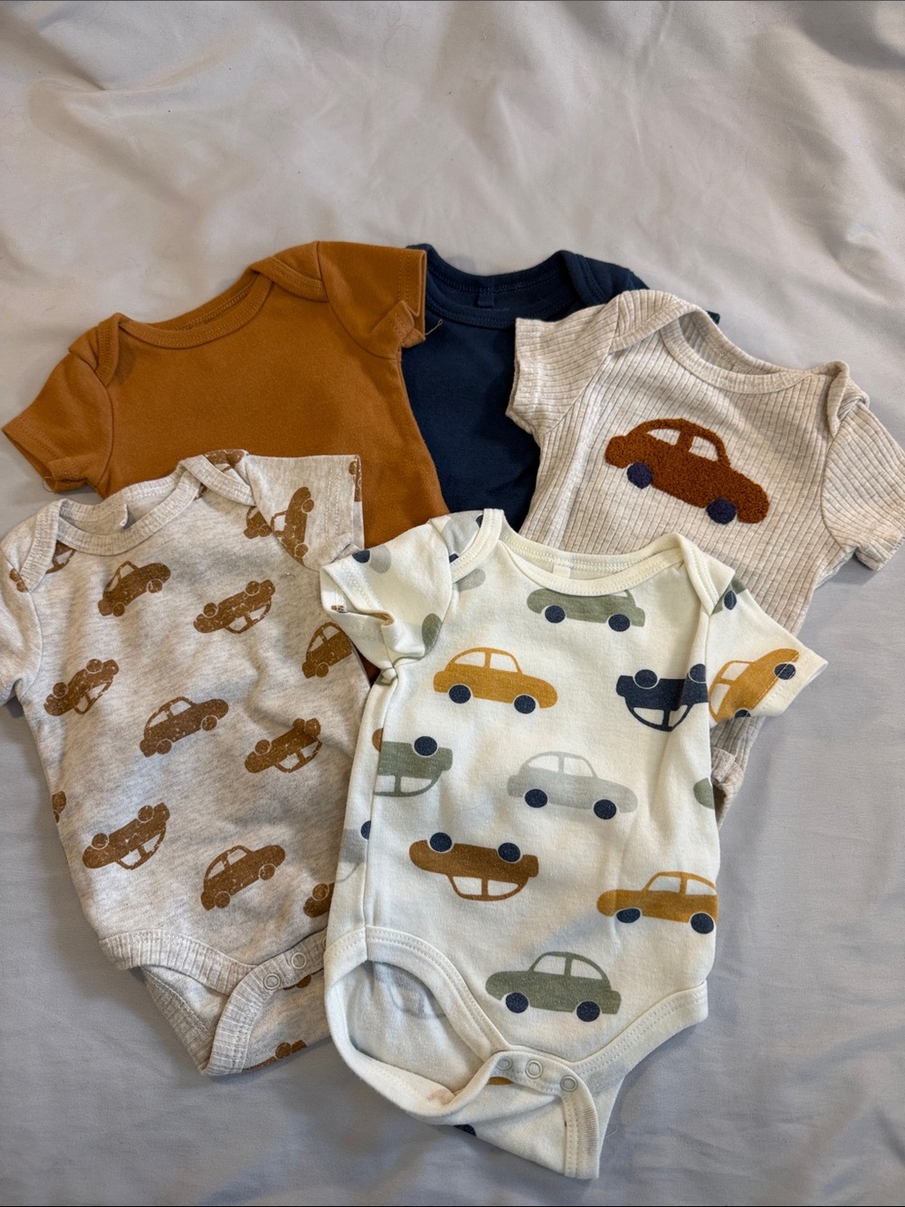 DreamGro - 5 piece Baby Car Print Bodysuit Set - Neutral Cars & Solid Colors